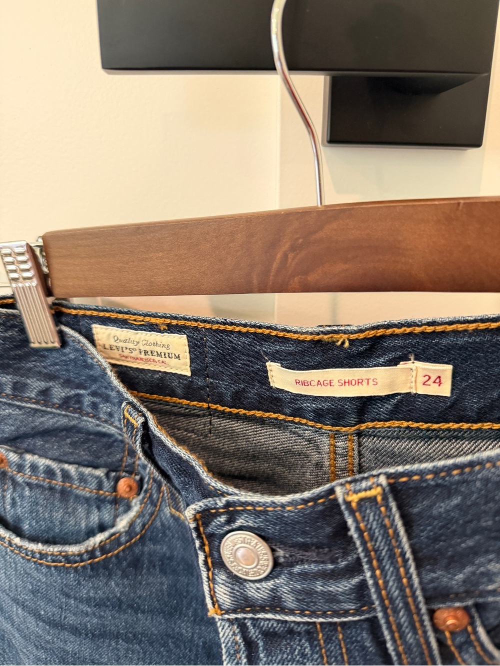 Levi Ribcage short - Picture 2 of 3